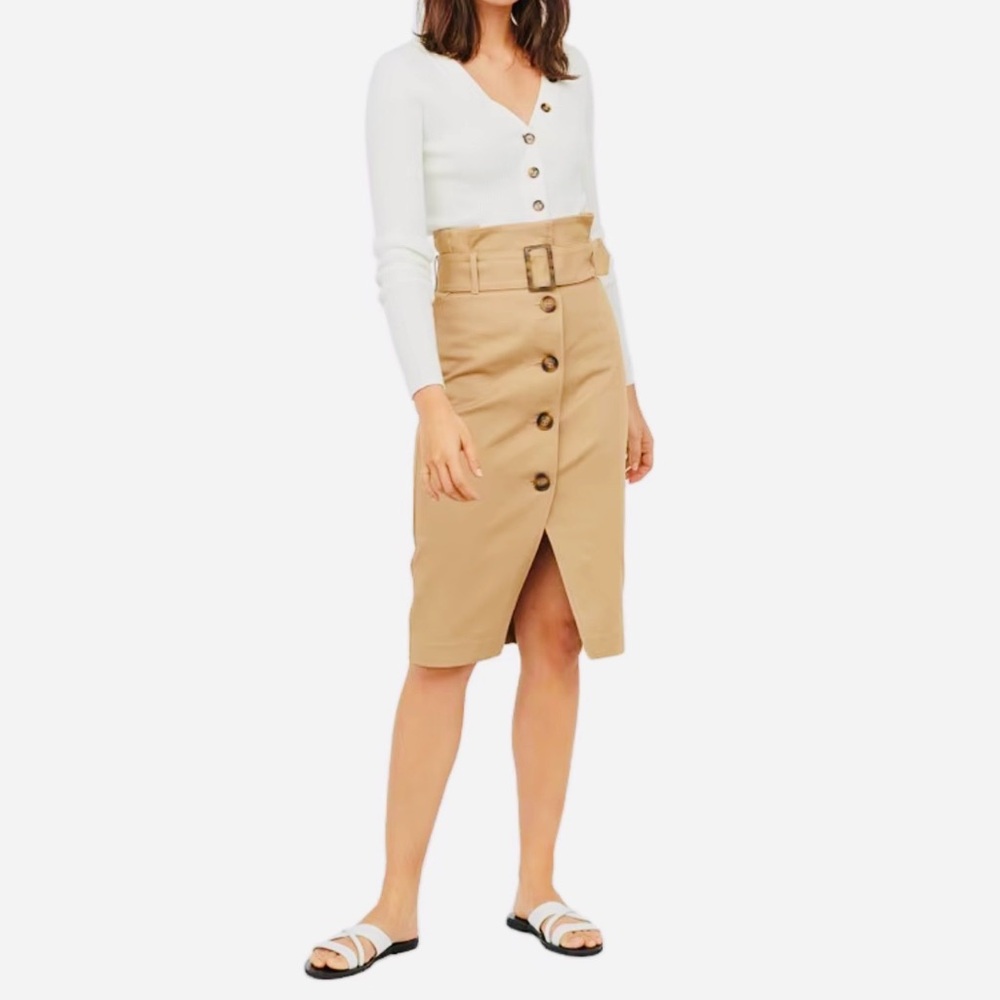 High-waisted midi skirt with belt- button-down front